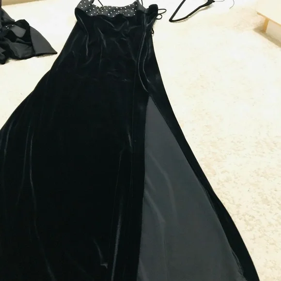 Elegant Black Gown with Jacket - Picture 7 of 8